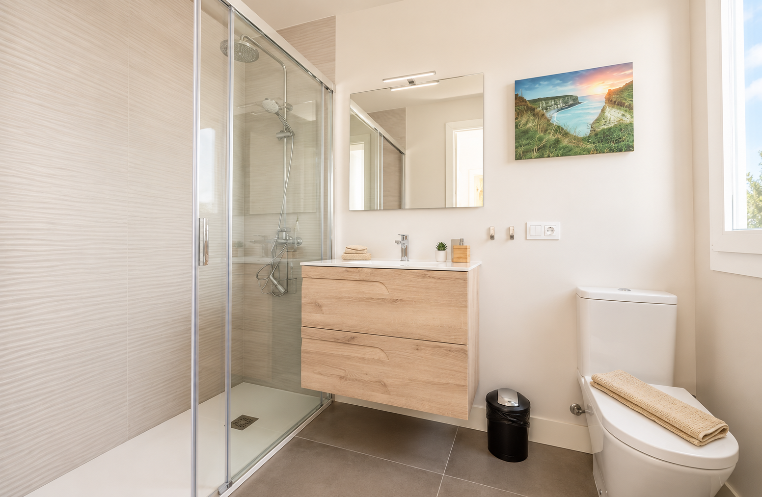 Second ensuite bathroom